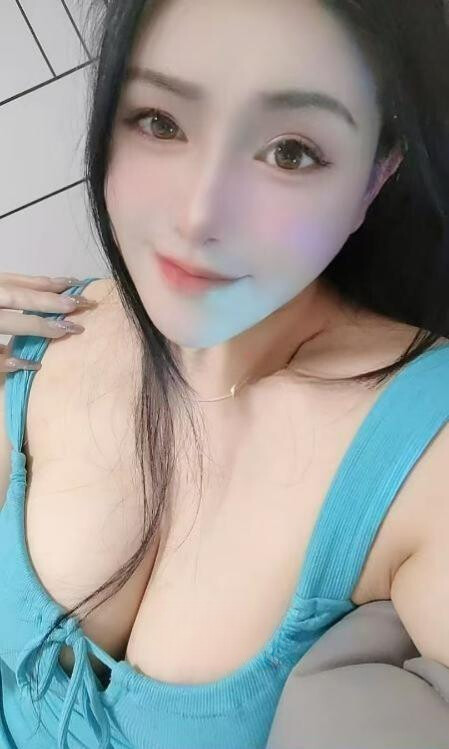 丰满大波嫩妹