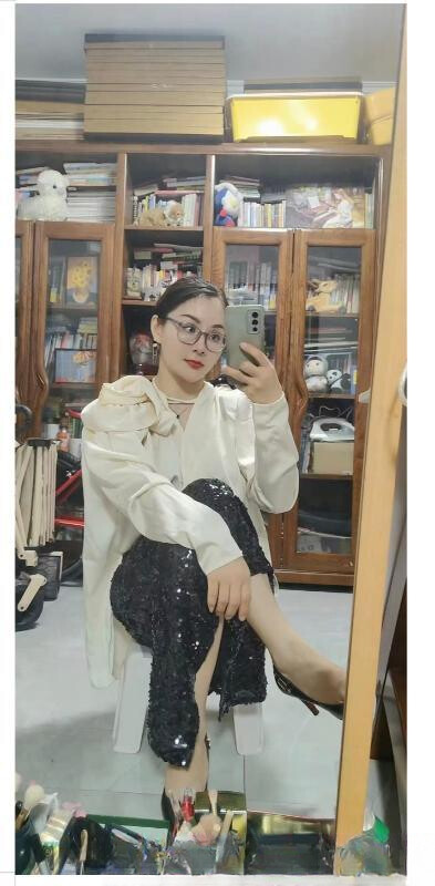 服务美女灿灿