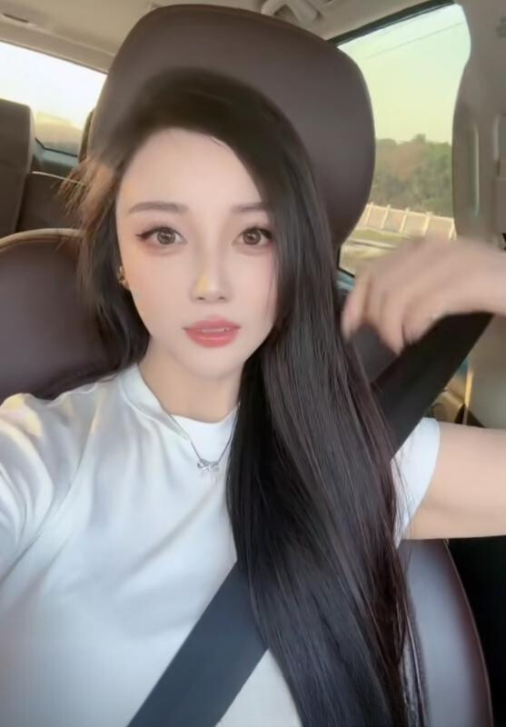 肤白小宝贝