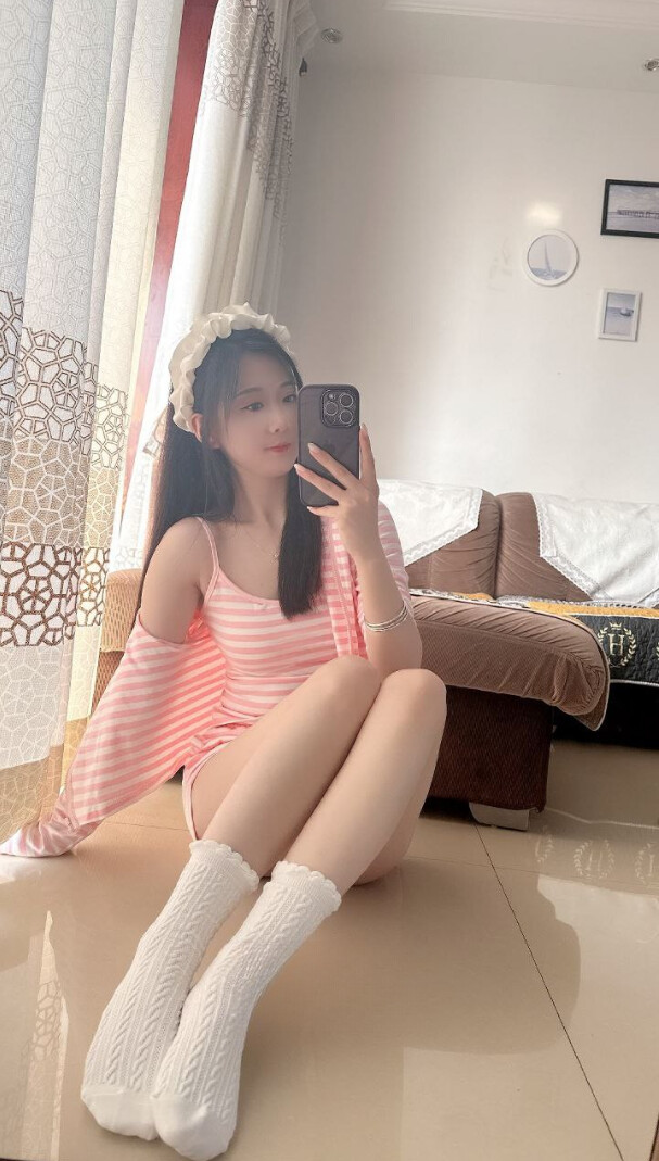 上海长相甜美胸大嫩妹