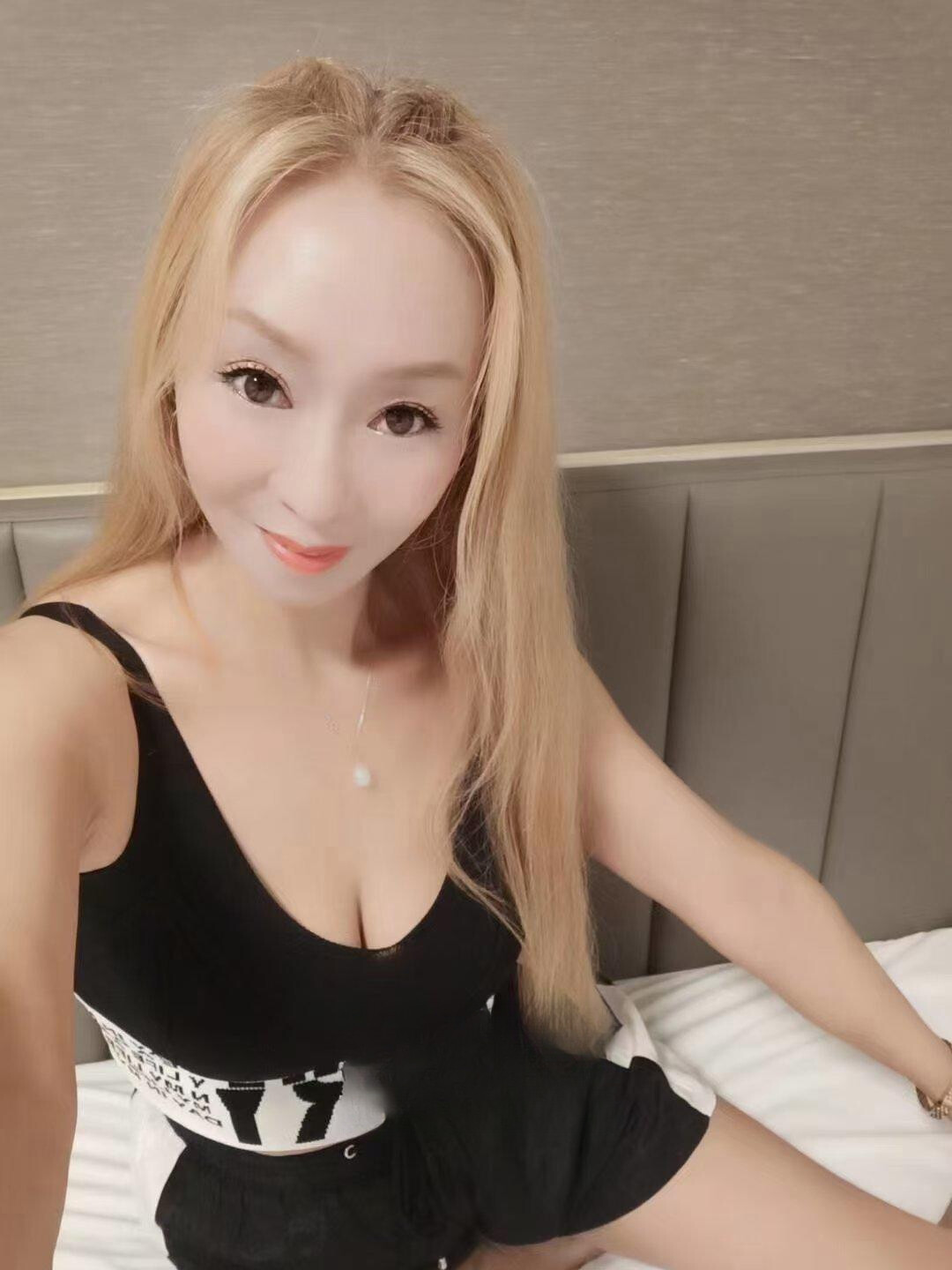 胸大价格实惠的熟女