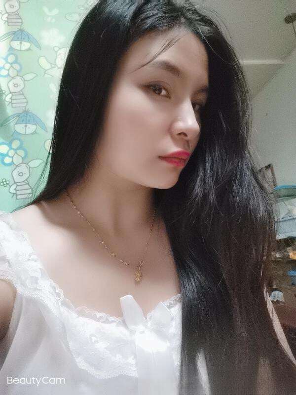 汉口火车站娇小妹子