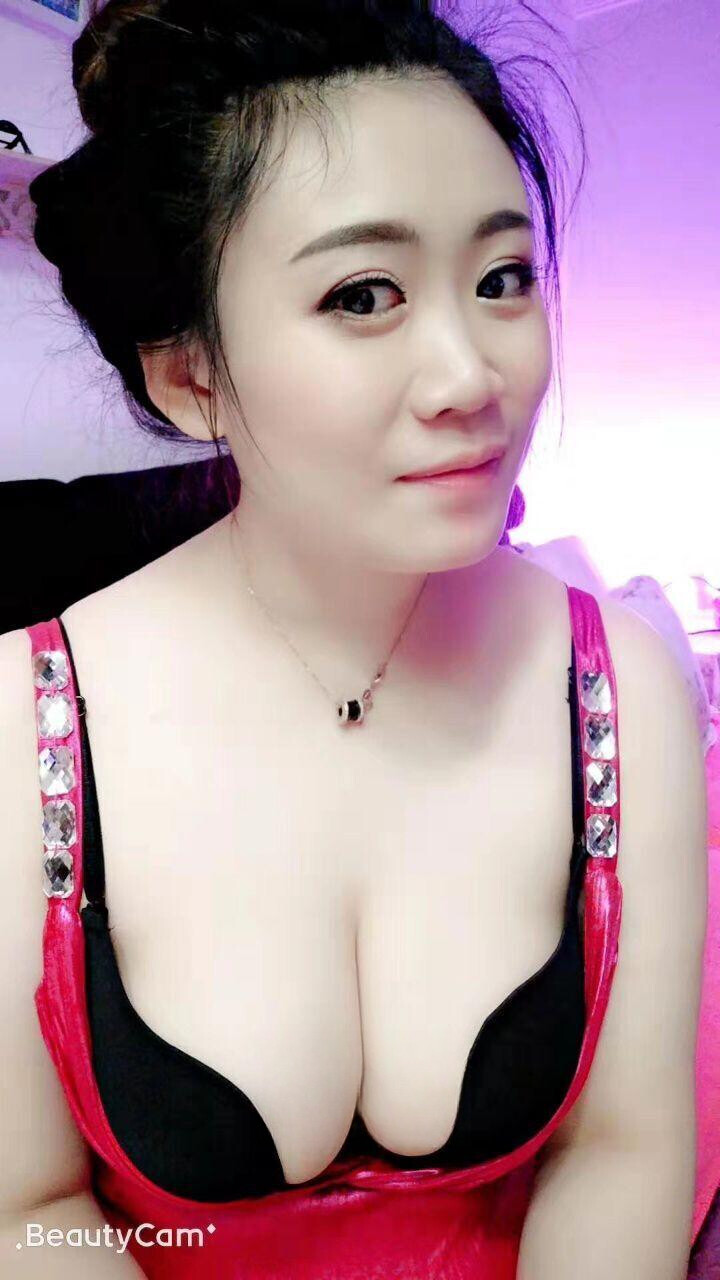 爆乳