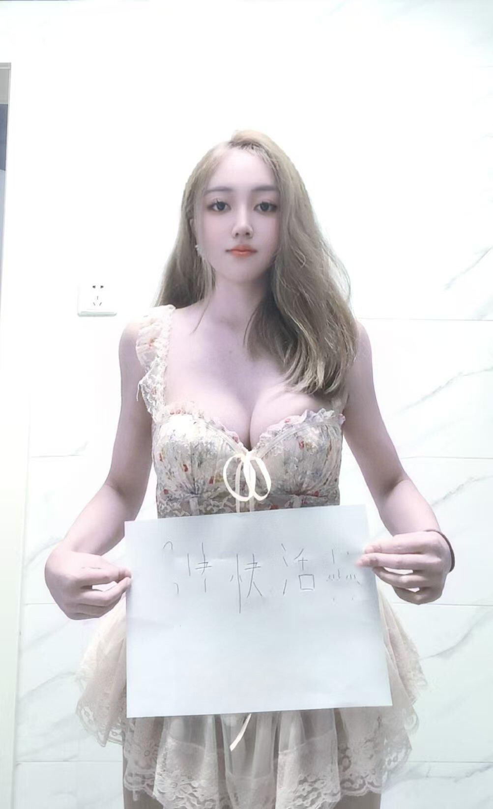体验少数民族白族女孩