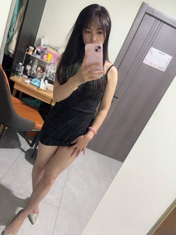 浦东白皙长腿丝足少妇
