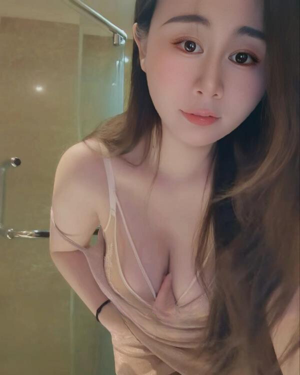 镜湖大胸清纯少女