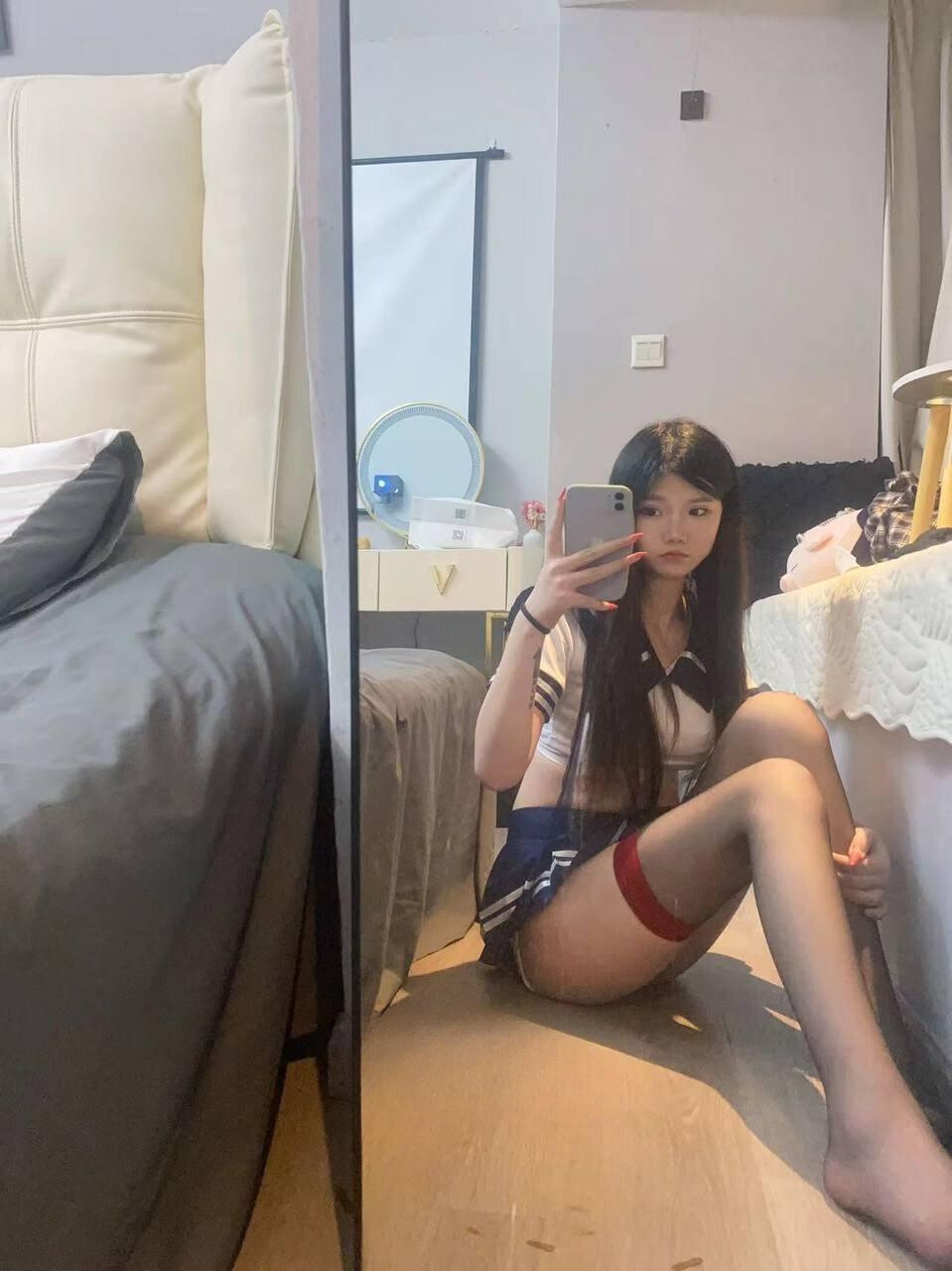 黑丝大长腿骚妹服务到位不催
