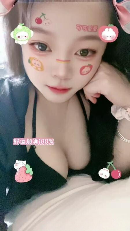 玩的很开的大胸妹妹
