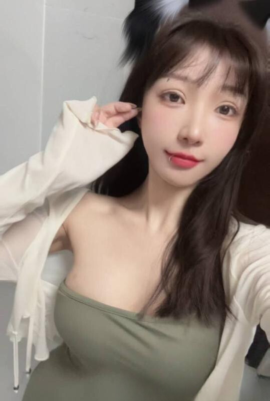 少妇感大胸丰臀老师