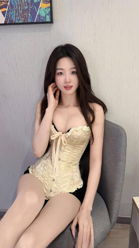 福田身材高挑妹子
