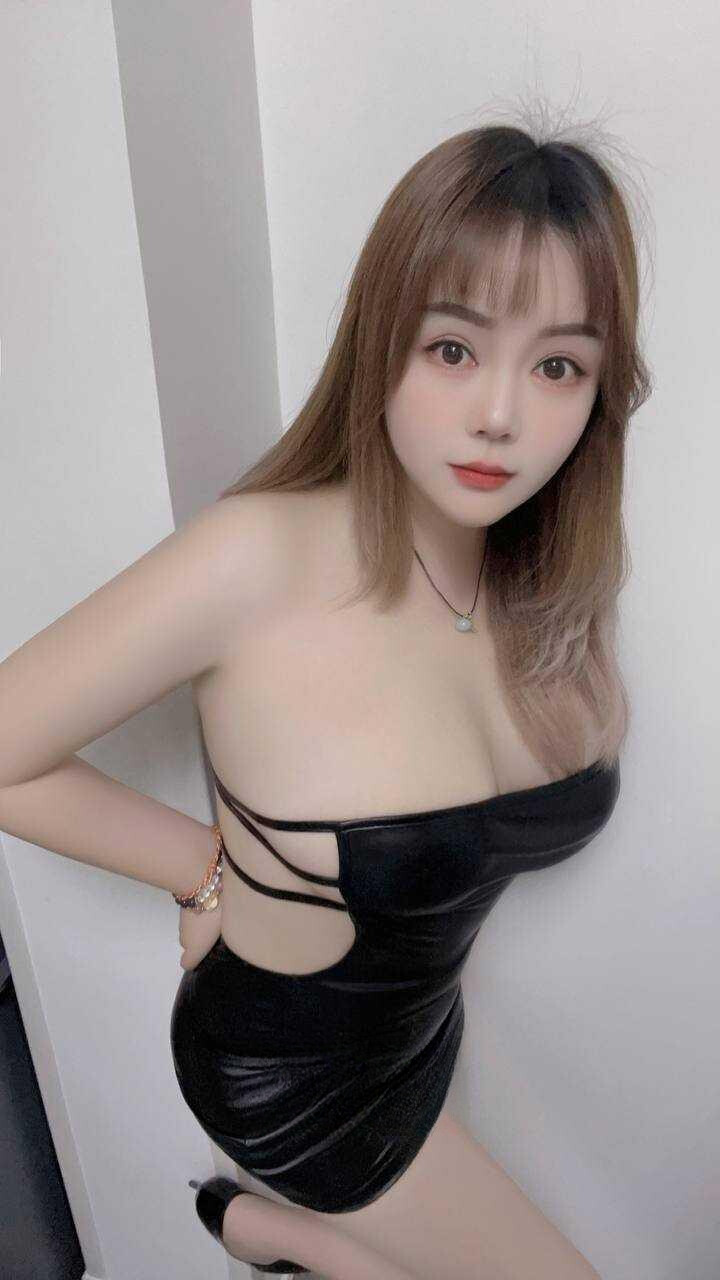 丰满大胸妹子