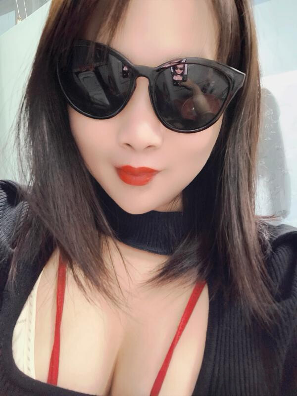大胸肥臀小骚妇