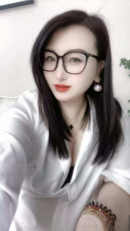 瑶海眼镜骚气少妇