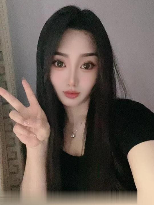 发掘的白嫩制服小妞