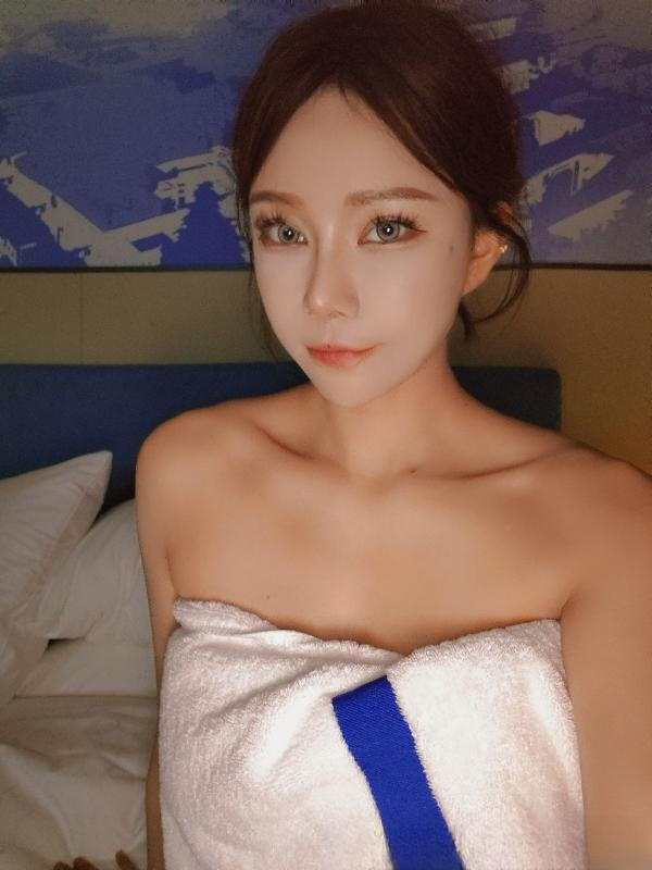 短发少女翻云覆雨