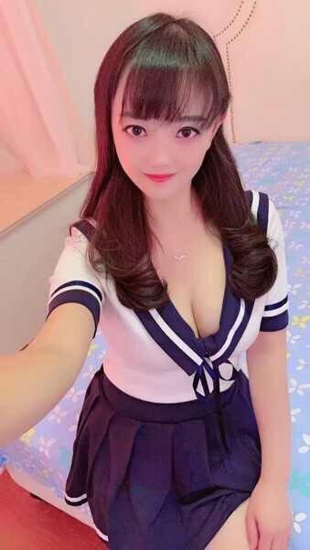 性感爆乳魅惑勾人御姐