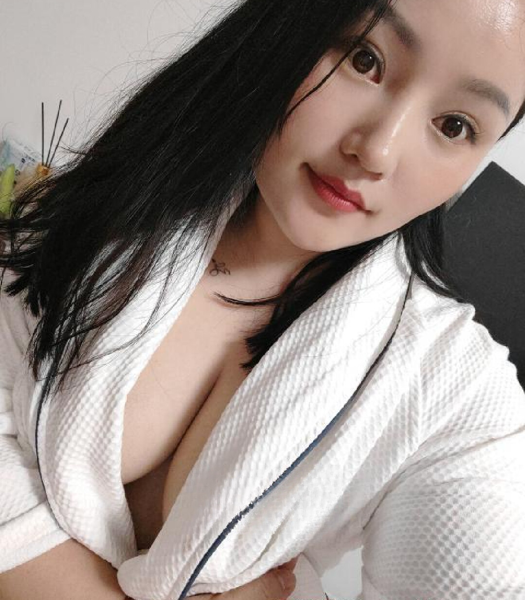 南海肤白貌美自聊自做