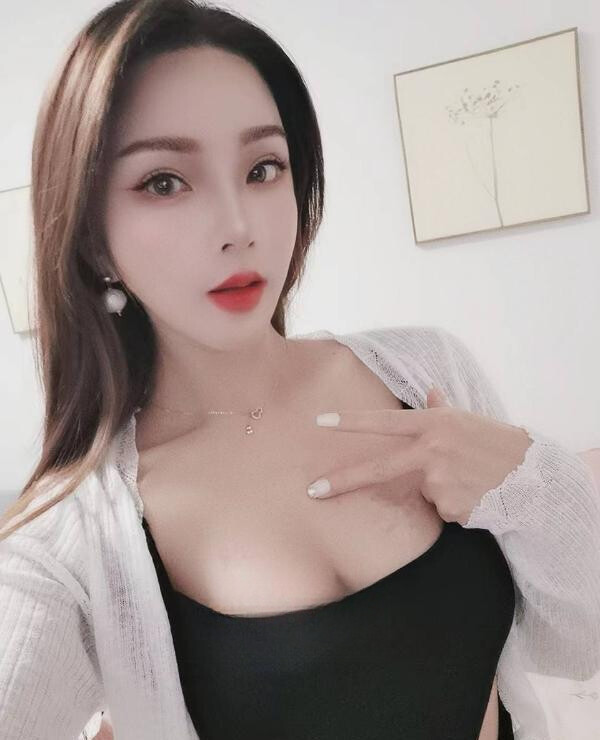白云丰满妩媚小妖精