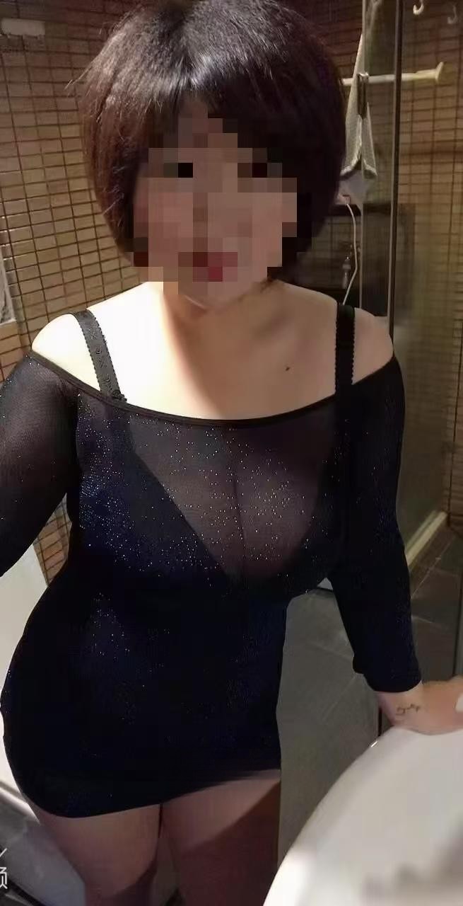 丰满性感少妇