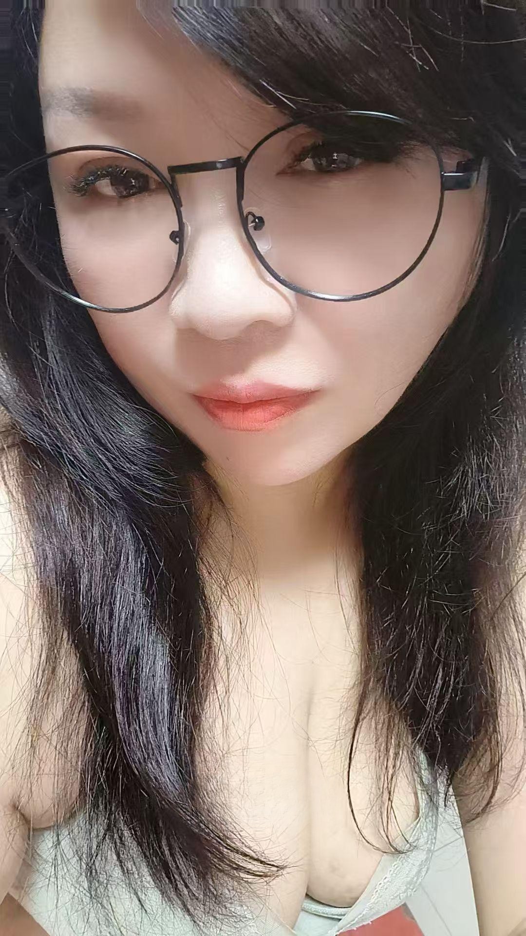 丰满迷人的川妹子