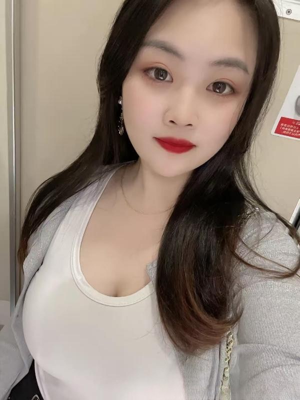 丰满的妞妞