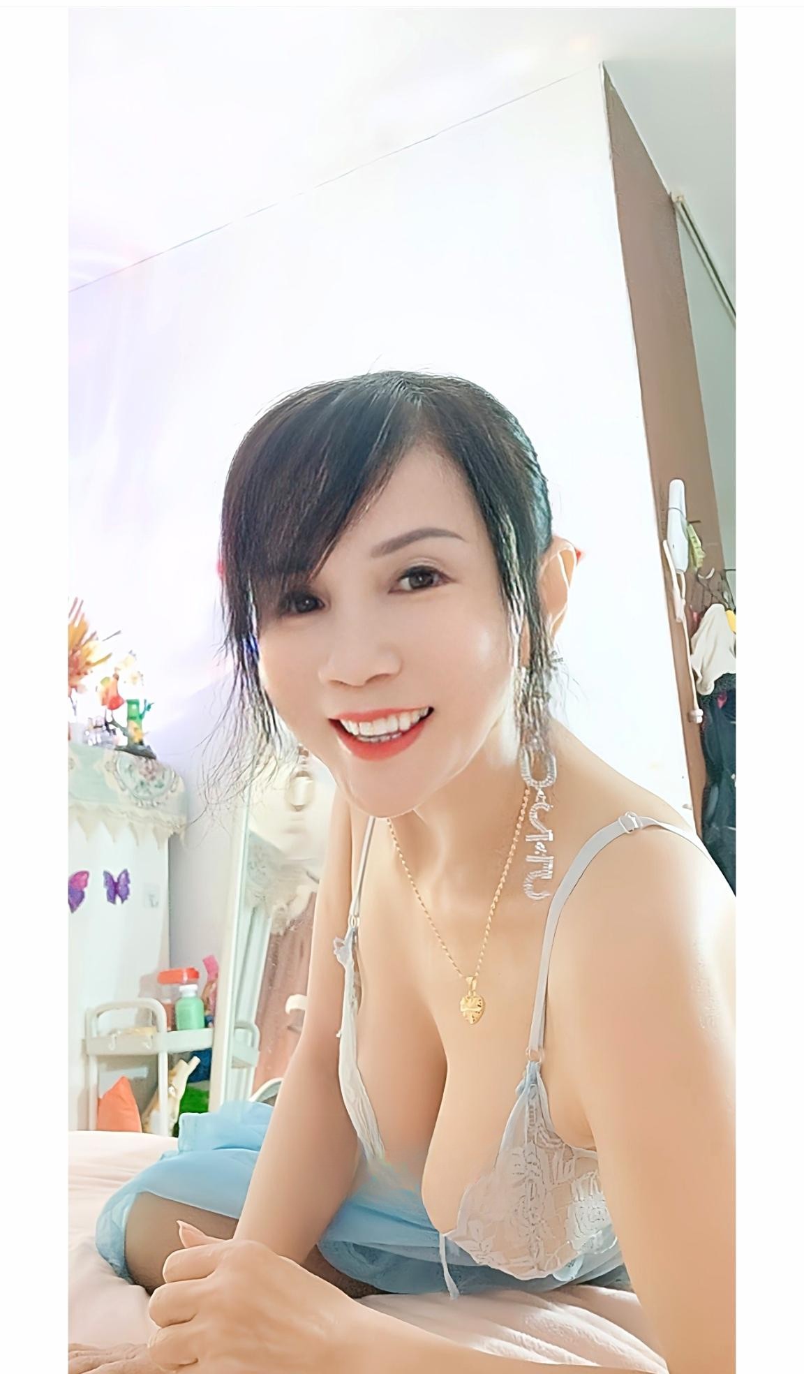 坦洲服务型骚熟女