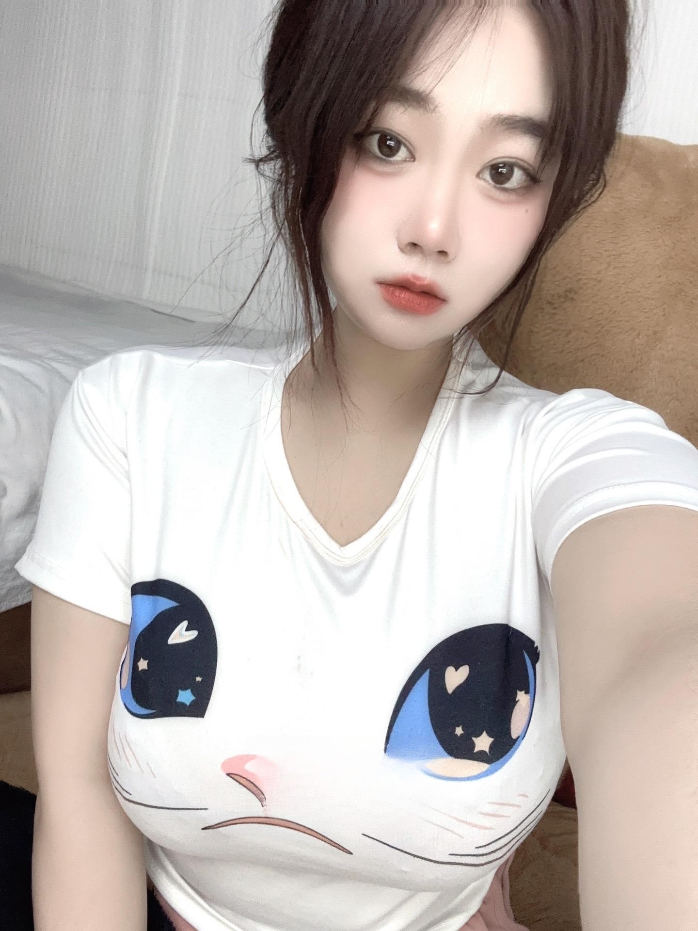 颜值不错的大胸妹服务棒