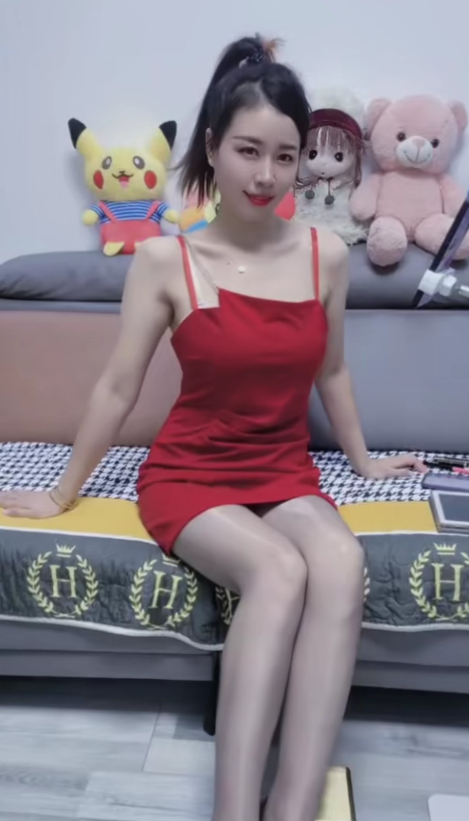 丰满大胸后入小少妇
