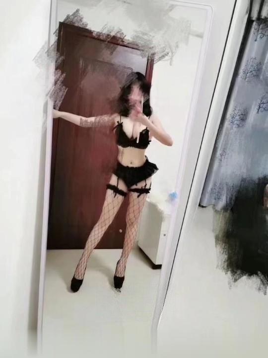 鹅蛋脸少妇