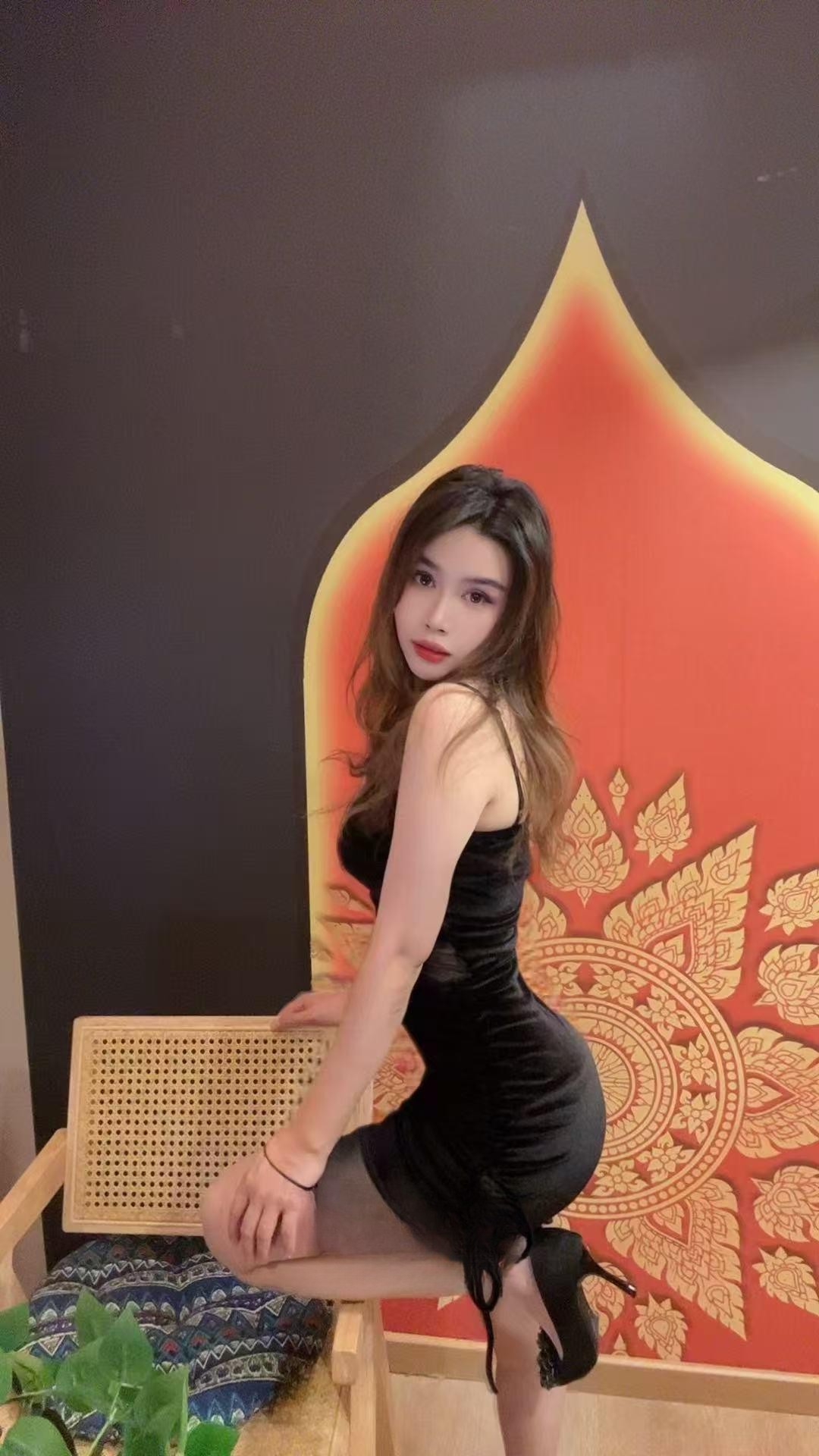 浑南区年轻美貌 身材高挑的小姐姐