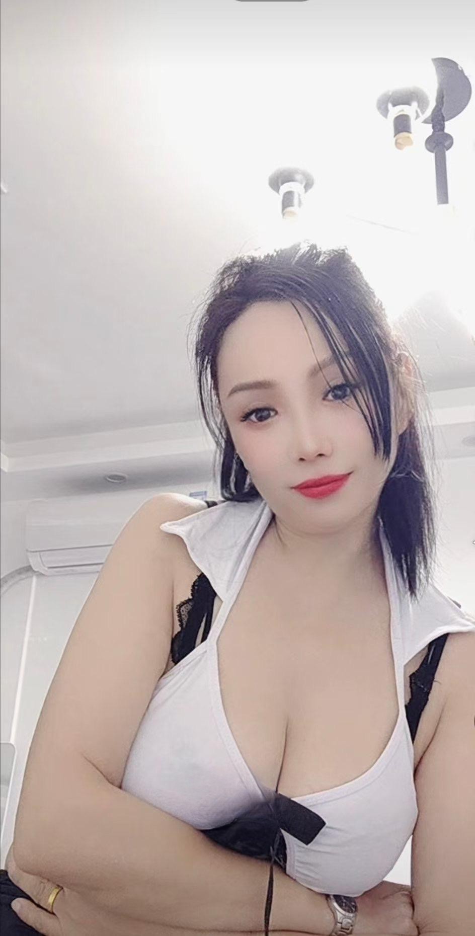 大胸服务控骚货