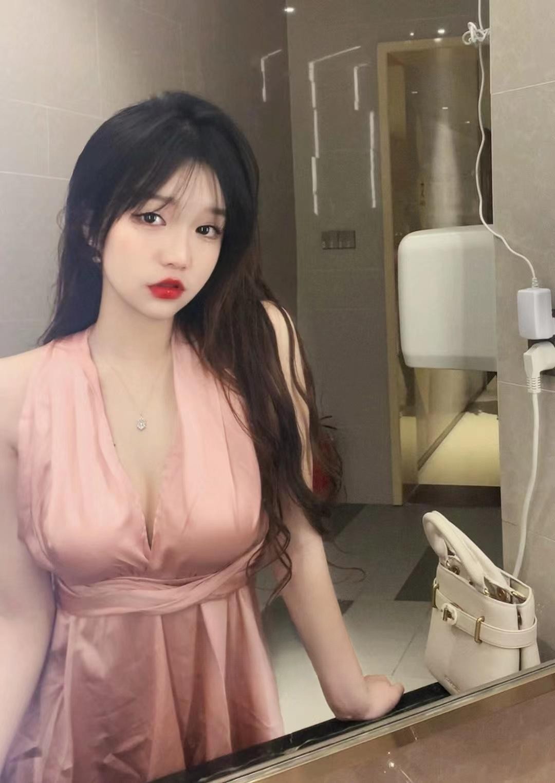 年轻情趣少妇