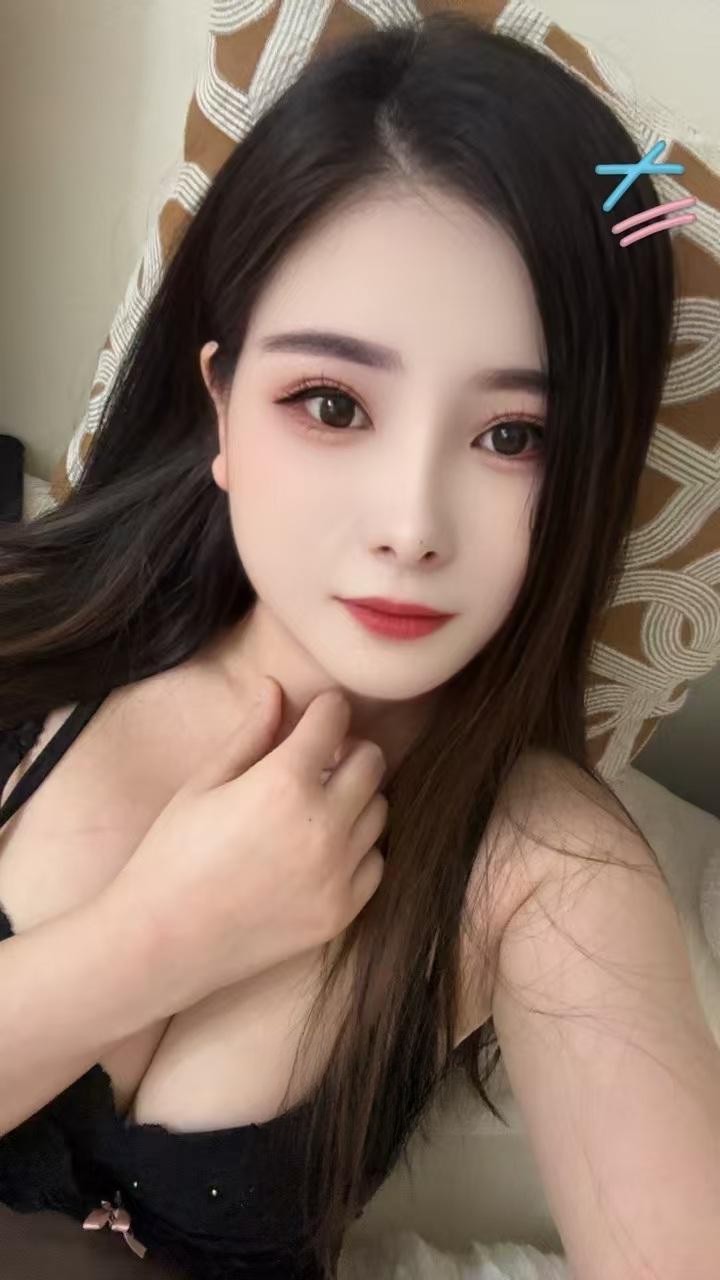 分享一位奶子超级大逼也很粉妹妹