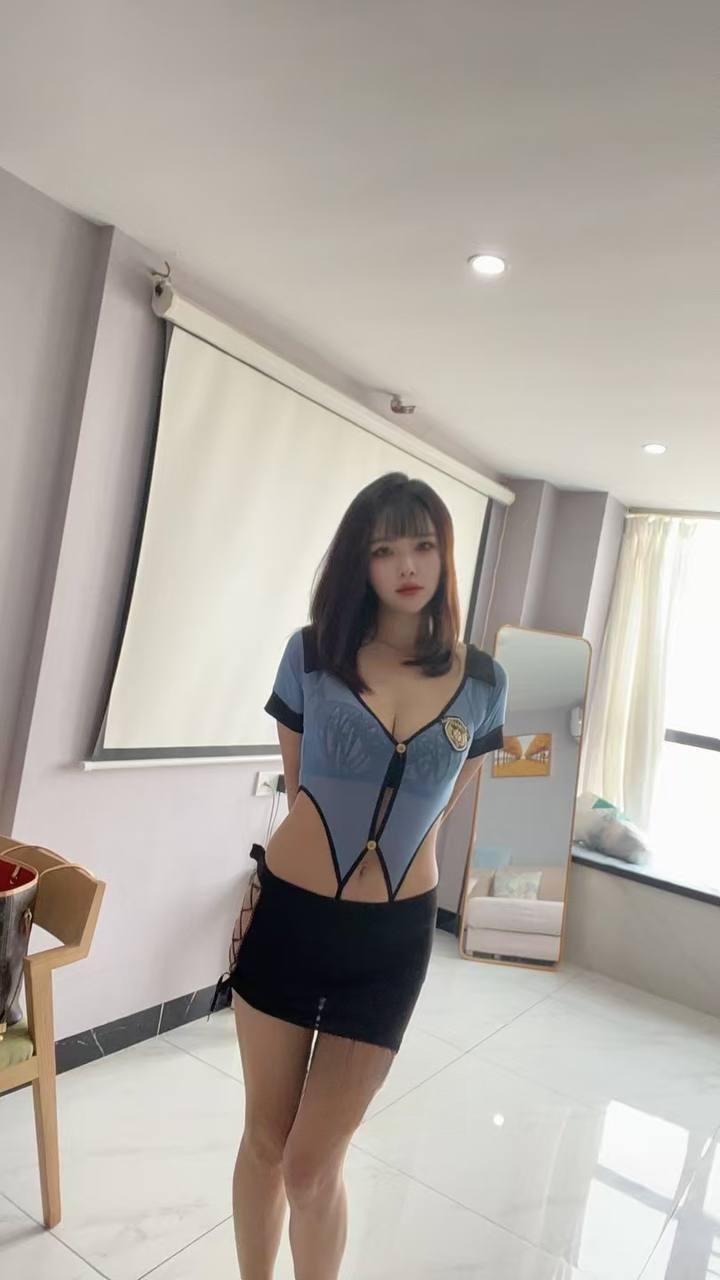 金水极品大胸性感美女