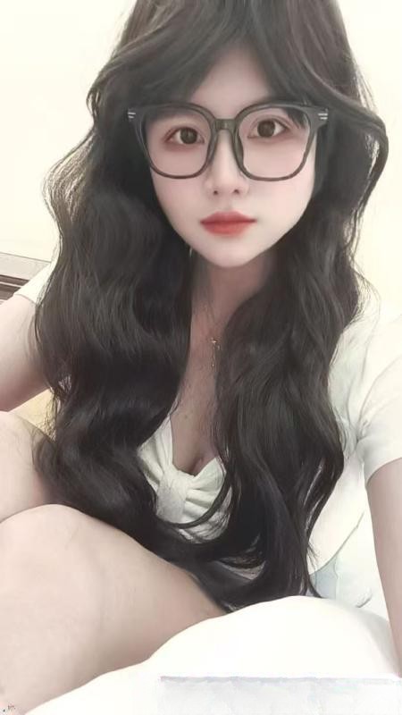 滨江眼睛妹子