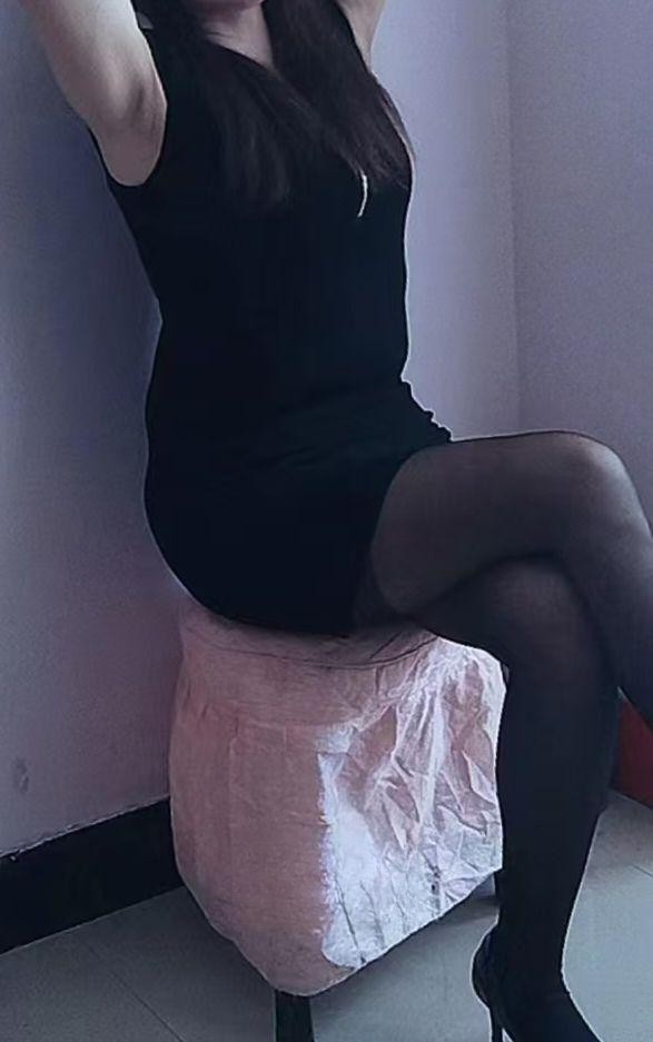 肉感邻居少妇