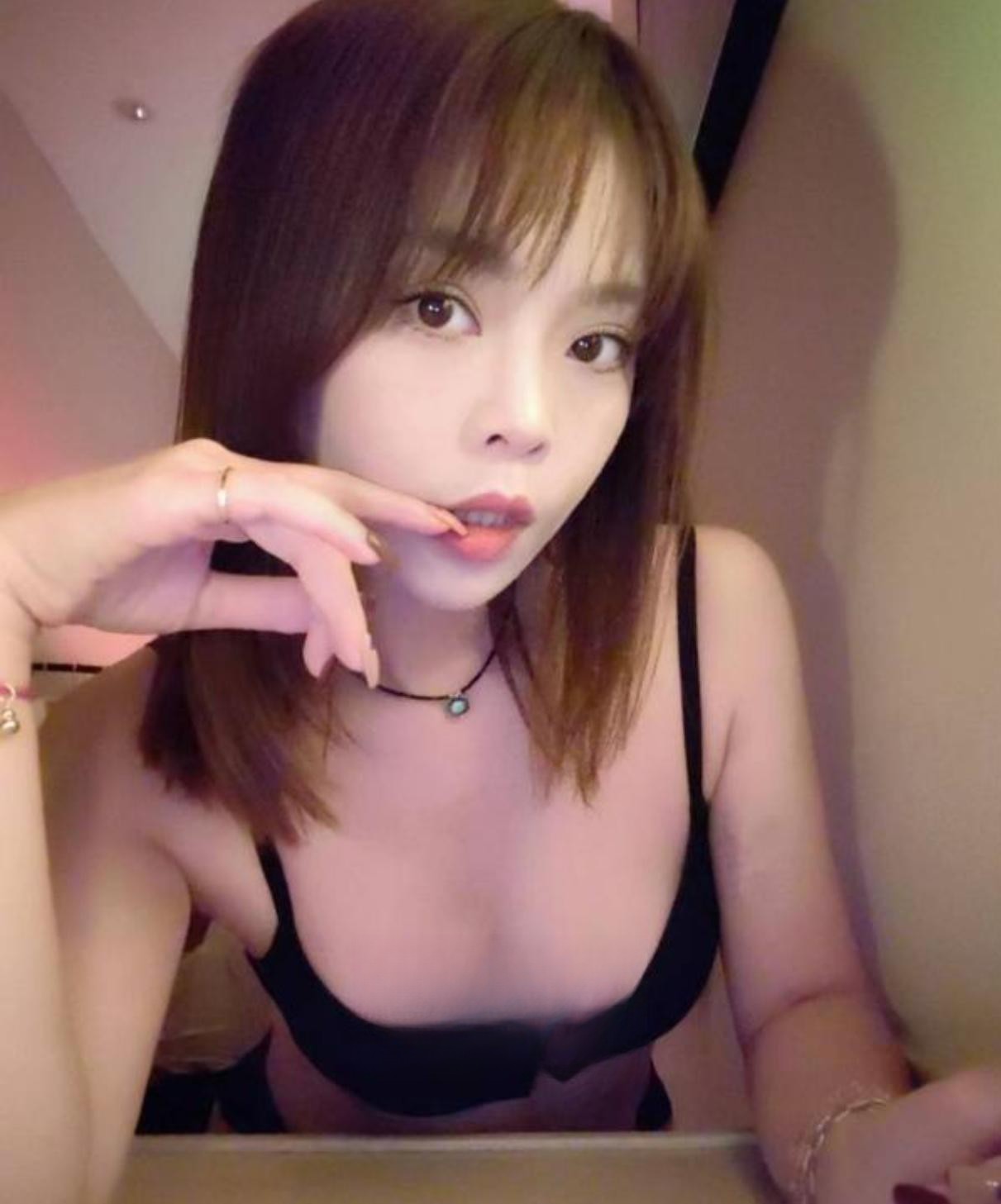 风骚肥臀妹子