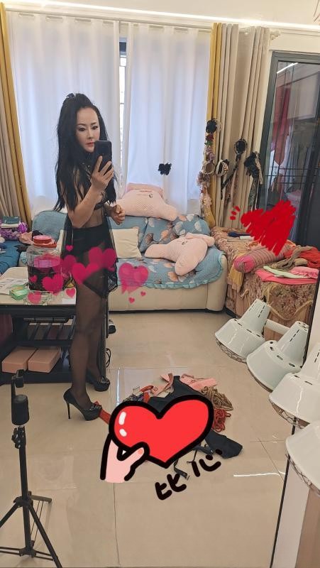 风骚制服少妇