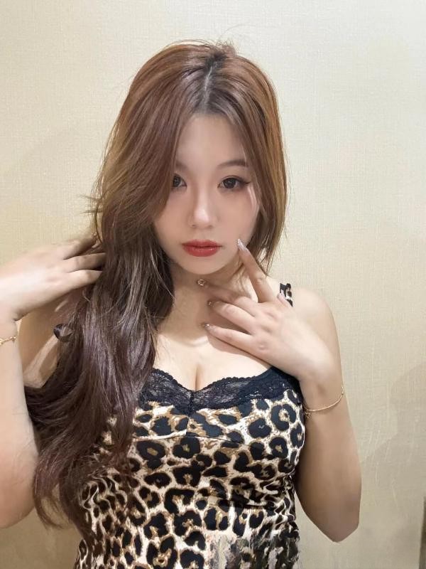 肤白貌美骚妹子