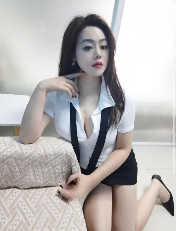 骚丝制服雨儿