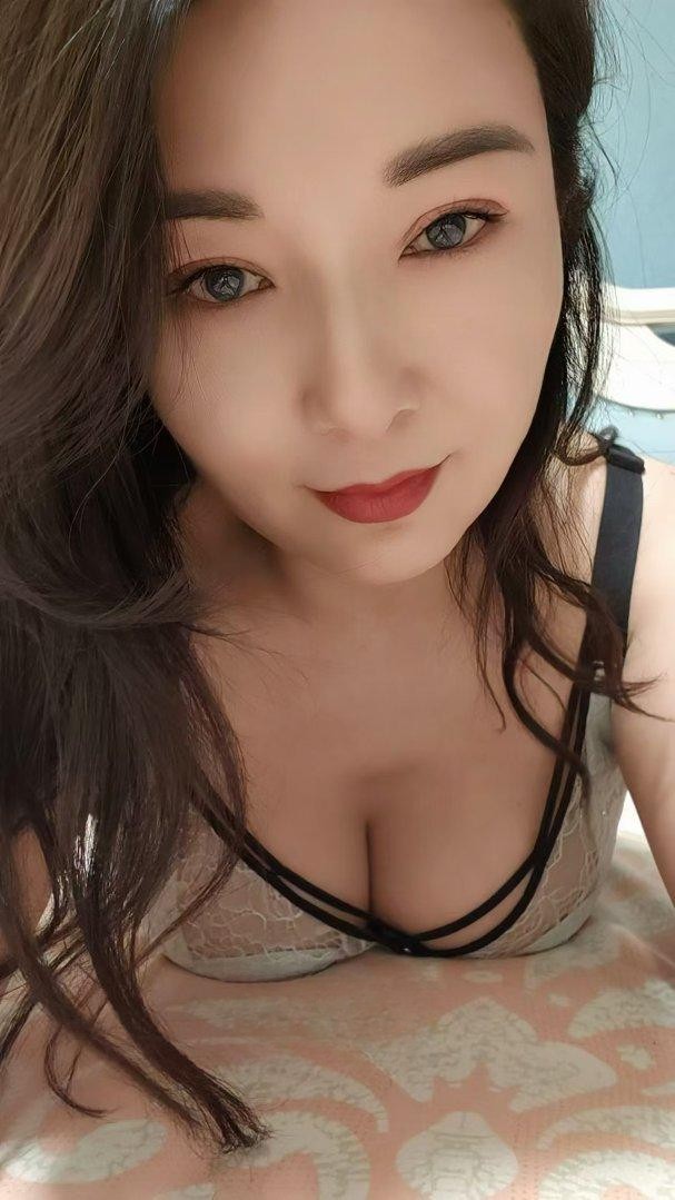 身材饱满少妇