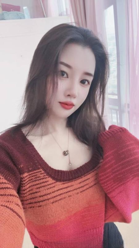 禅城白皙美女