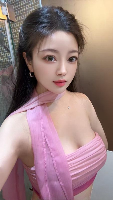 前凸后翘柒柒老师