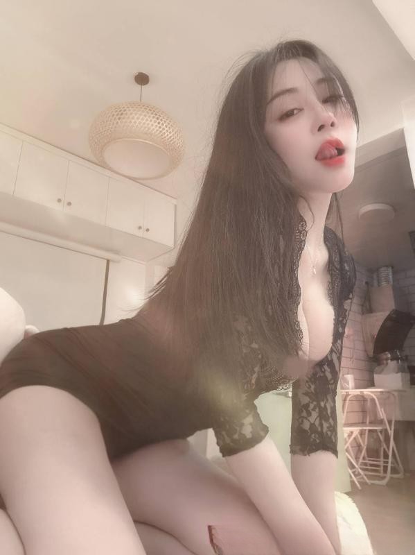 肤白大奶小少妇