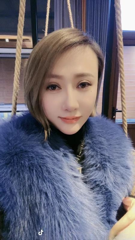 短发D胸御姐