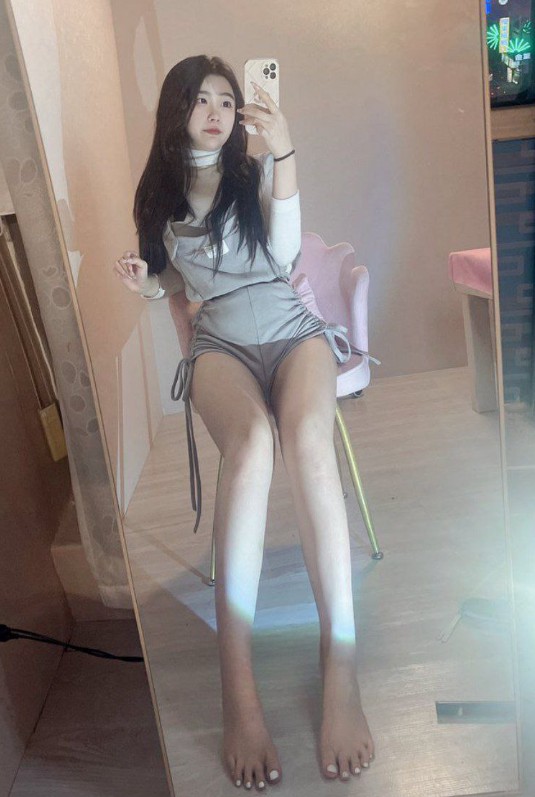 性感少妇身材保养很好