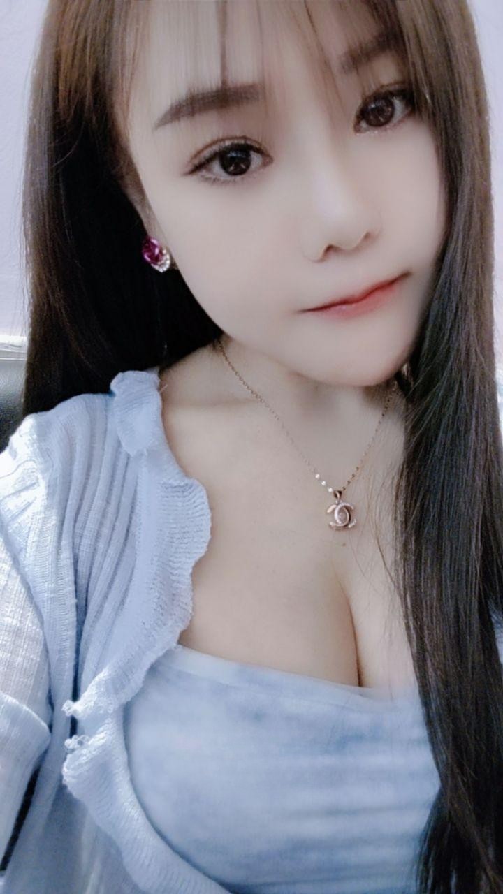 能舔遍你全身的姐姐