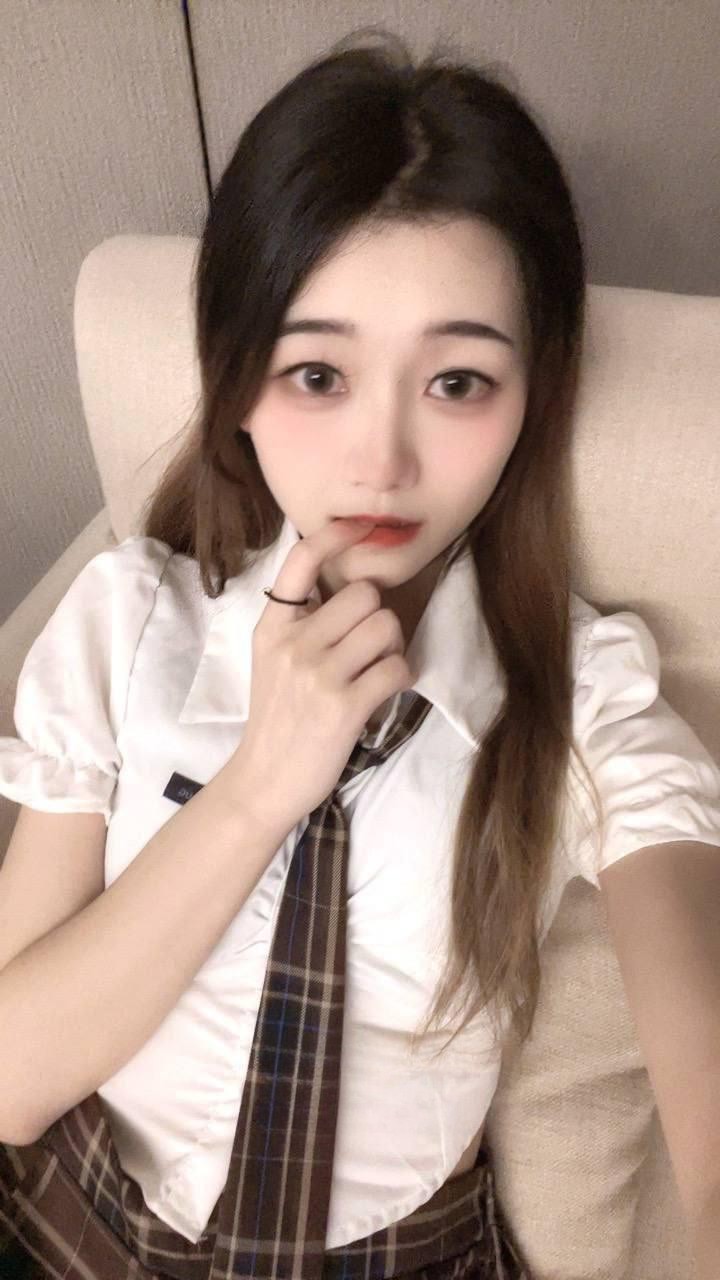 上粉下紧的小骚妹