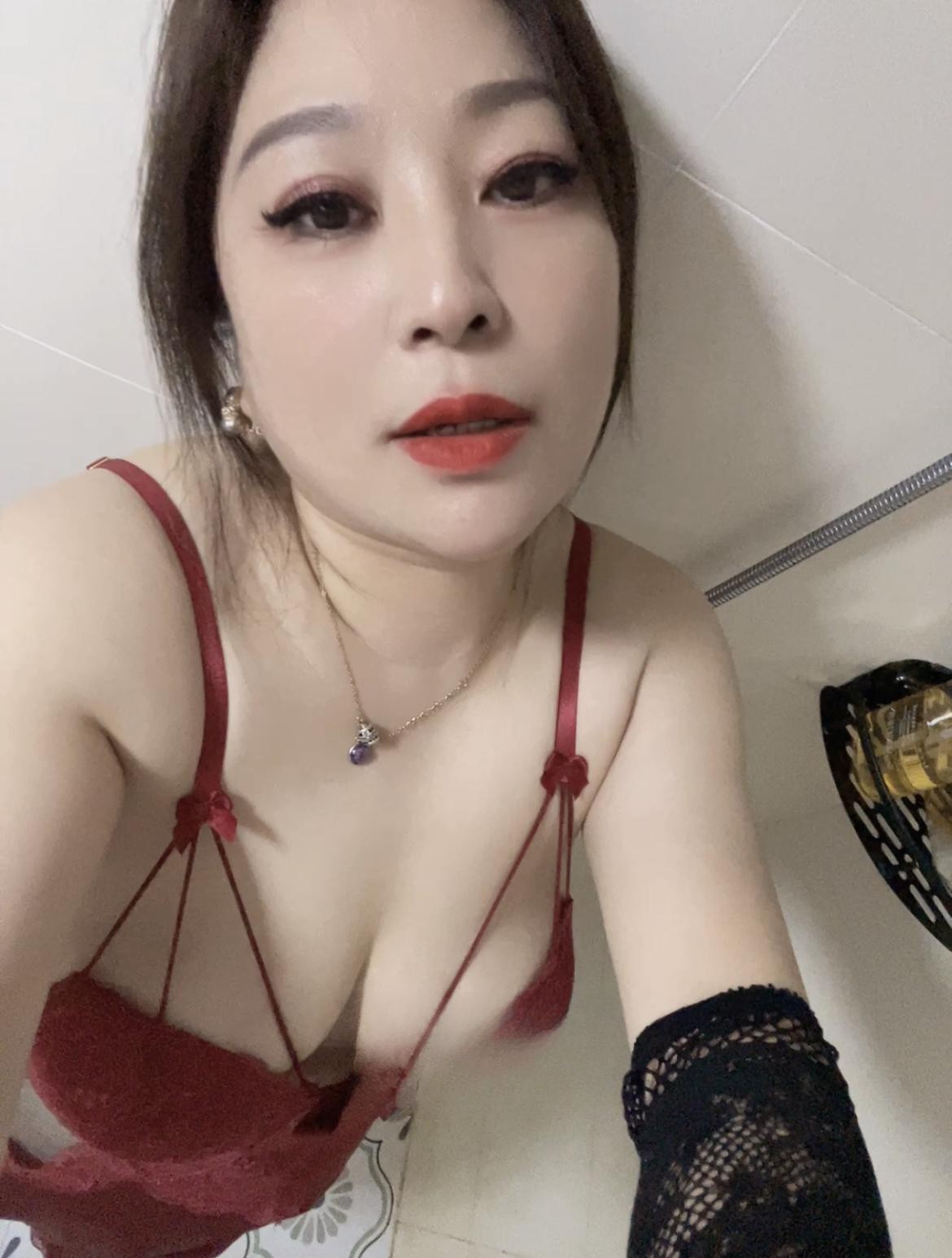 n刷巨乳泻火熟女