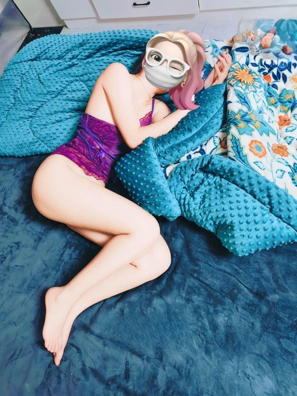 白嫩小姐姐